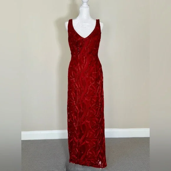 VTG ~ Peggy Jennings Couture ~ Elegant Burgundy Embroidered with Tulle Gown. - Picture 4 of 11